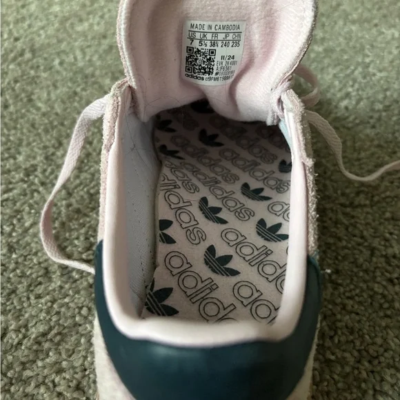 Adidas Women’s Suede Sneakers in Light Pink with Navy Stripes (size 7) - Picture 9 of 9